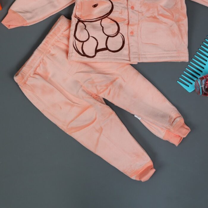⁦بجامة (قطعتين) للأطفال لون برتقالي فاتح⁩ - الصورة ⁦2⁩