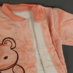 ⁦بجامة (قطعتين) للأطفال لون برتقالي فاتح⁩ - الصورة ⁦8⁩