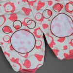 ⁦تبان بيبي مبطن لون أبيض برسومات وةجه فوشي⁩ - الصورة ⁦5⁩