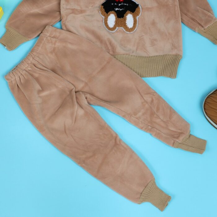 ⁦بجامة بتصميم رسوم الدب (قطعتين) للأطفال لون بيج⁩ - الصورة ⁦2⁩