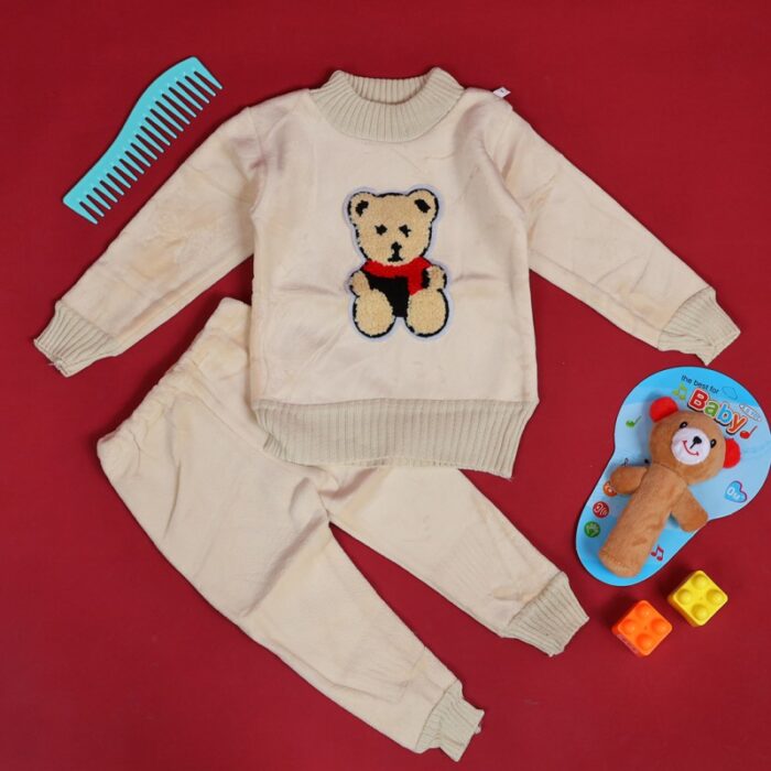 ⁦بجامة بتصميم رسوم الدب (قطعتين) للأطفال لون بيج⁩ - الصورة ⁦2⁩