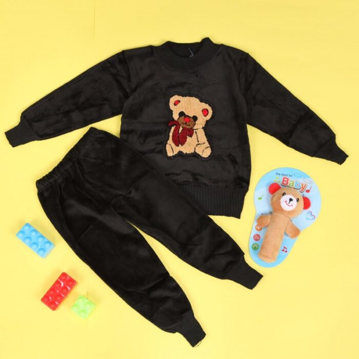 103378212_67de122c0e208 بجامة بتصميم رسوم الدب (قطعتين) للأطفال لون اسود - الصورة 1