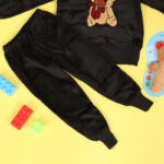 ⁦بجامة بتصميم رسوم الدب (قطعتين) للأطفال لون اسود⁩ - الصورة ⁦3⁩