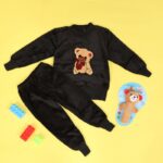 ⁦بجامة بتصميم رسوم الدب (قطعتين) للأطفال لون اسود⁩ - الصورة ⁦6⁩