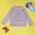 ⁦بلوزة بأكمام طويلة للأطفال لون ابيض وبنفسجي⁩ - الصورة ⁦4⁩