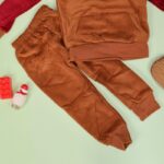 ⁦بجامة بطاقية (قطعتين) للأطفال لون بني وأحمر⁩ - الصورة ⁦2⁩