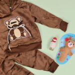 ⁦بجامة بتصميم رسوم الدب (قطعتين) للأطفال لون بني⁩ - الصورة ⁦5⁩