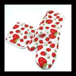 طقم كفوف ومساكة قطعتين بتصميم فراولة