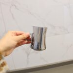 ⁦طقم كاسات زجاج شاي مع صحون 6 قطع لون سكني⁩ - الصورة ⁦5⁩