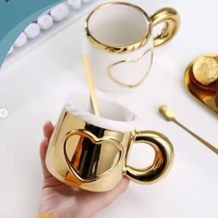 103378362_67de135baa2d0 طقم فناجين مع ملعقة عدد 2 لون ذهبي و أبيض - الصورة 1