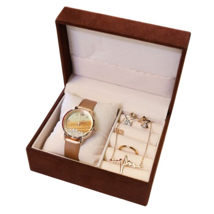 103378366_67de13614ecac طقم اكسسوارات للنساء 4 قطع مع علبة مخمل لون بني - الصورة 1