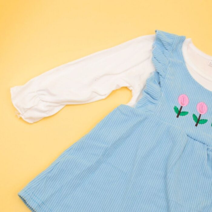 ⁦فستان للأطفال لون أزرق وأبيض⁩ - الصورة ⁦3⁩