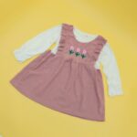 ⁦فستان للأطفال لون زهري⁩ - الصورة ⁦2⁩