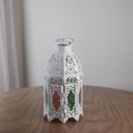 فانوس رمضان يحتوي على شبابيك ملونة طول 19 قطر القاعدة 10