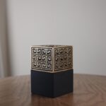 ⁦مبخرة مربعة مع غطاية اسود وذهبي مخرم الارتفاع 13 ونص عبارة عن مبخرة وغطاية مربع شكل طول وعرض 8 ونص⁩ - الصورة ⁦2⁩
