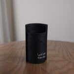 ⁦مبخرة أسطوانية سوداء مع ستاند خلفي طول المبخرة الاسطوانة 11 مع الستاند 14 قطر الاسطوانة 7 سم⁩ - الصورة ⁦2⁩