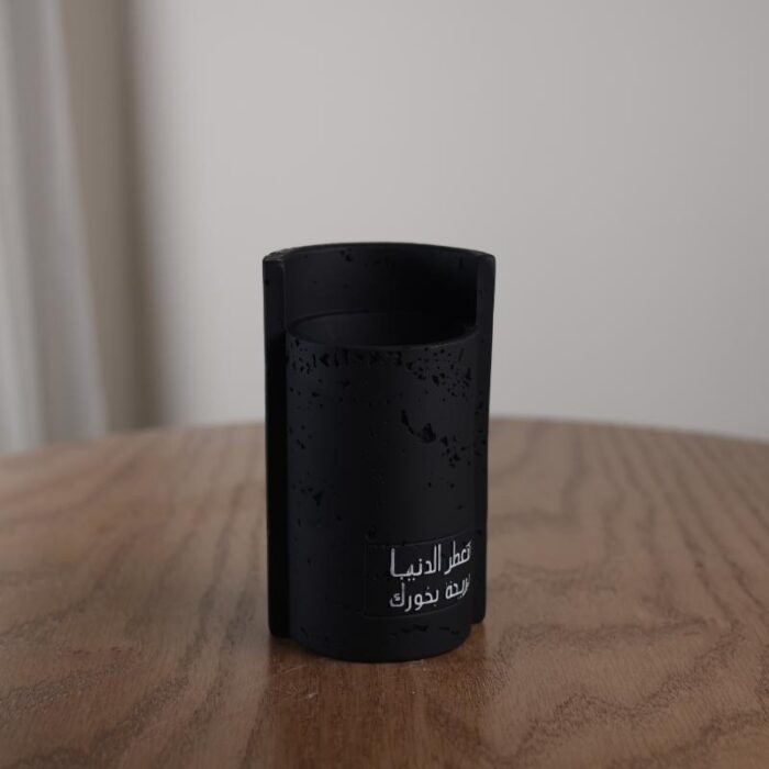 ⁦مبخرة أسطوانية سوداء مع ستاند خلفي طول المبخرة الاسطوانة 11 مع الستاند 14 قطر الاسطوانة 7 سم⁩ - الصورة ⁦2⁩