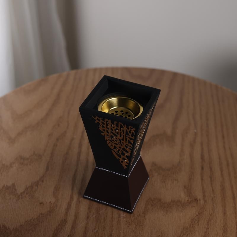 103378466_67de1424810cf مبخرة اسود وزخرف ذهبي عطرف ارتفاع 17 9 طول وعرض المربع الأعلى - الصورة 1