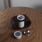 ⁦مبخرة اسطوانية مع ديكور خشبي مستطيلي الشكل المستطيل البني الارتفاع  8 و15 ونص طول و9 عرض  والاسطوانة قطر 5 ونص وارتفاع 9⁩ - الصورة ⁦3⁩