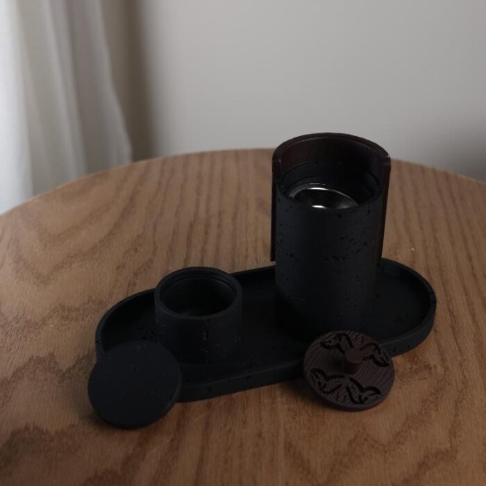 103378470_67de142b300e0 مبخرة 3 قطع مع قاعدة وحافظة بخور ارتفاع 11 و7 قطر ومضيفة دائرية ارتفاع 4 ونص و6 ونص قطر والقاعدة 26 طول وعرض 12 - الصورة 1