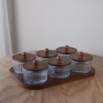 ⁦قاعدة خشبية سداسية مع 6 وعاءات زجاجية مزخرفة وغطاء خشب طول 9 ارتفاع 5 القاعدة الخشبية 26 سم عرض 16⁩ - الصورة ⁦2⁩