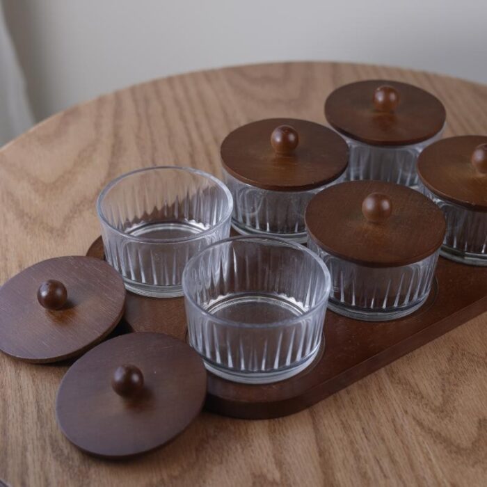 ⁦قاعدة خشبية سداسية مع 6 وعاءات زجاجية مزخرفة وغطاء خشب طول 9 ارتفاع 5 القاعدة الخشبية 26 سم عرض 16⁩ - الصورة ⁦3⁩