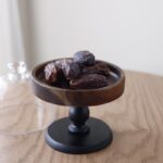 ⁦مضيفة خشب مع ستاند وغطاء زجاجي قطر داخلي 14 قطر خارجي 15 طول 12⁩ - الصورة ⁦5⁩