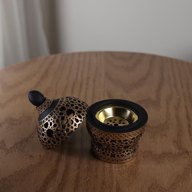 ⁦مبخرة اسود وذهبي مزخرف قطر 9 طول 15⁩ - الصورة ⁦1⁩