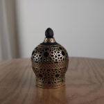 ⁦مبخرة اسود وذهبي مزخرف قطر 9 طول 15⁩ - الصورة ⁦2⁩