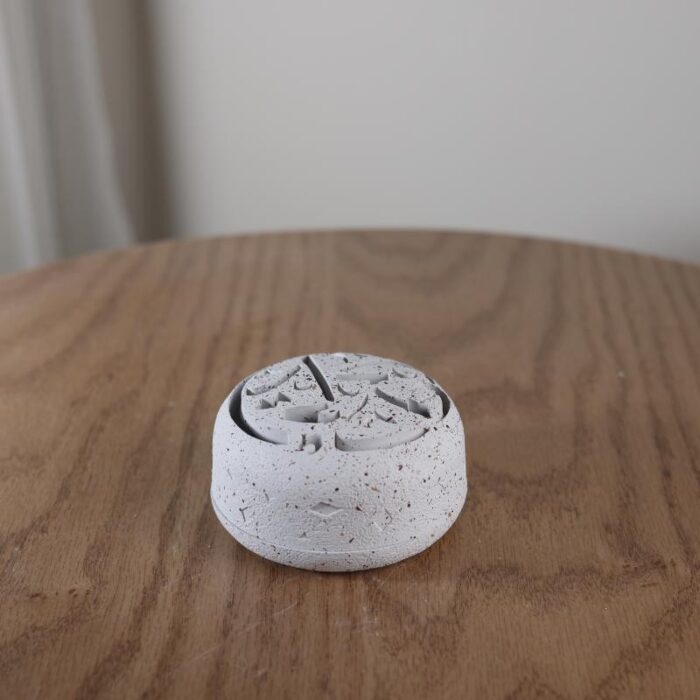 ⁦مبخرة دائرية مخرمة من الاعلى قطر 10 طول 5⁩ - الصورة ⁦2⁩