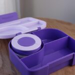 ⁦لانش بوكس لون بنفسجي ارتفاع 7 طول 22 عرض 18⁩ - الصورة ⁦3⁩