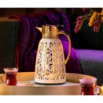 ⁦تيرموس ذهبي مزخرف بيج مائل للابيض سعة لتر⁩ - الصورة ⁦6⁩