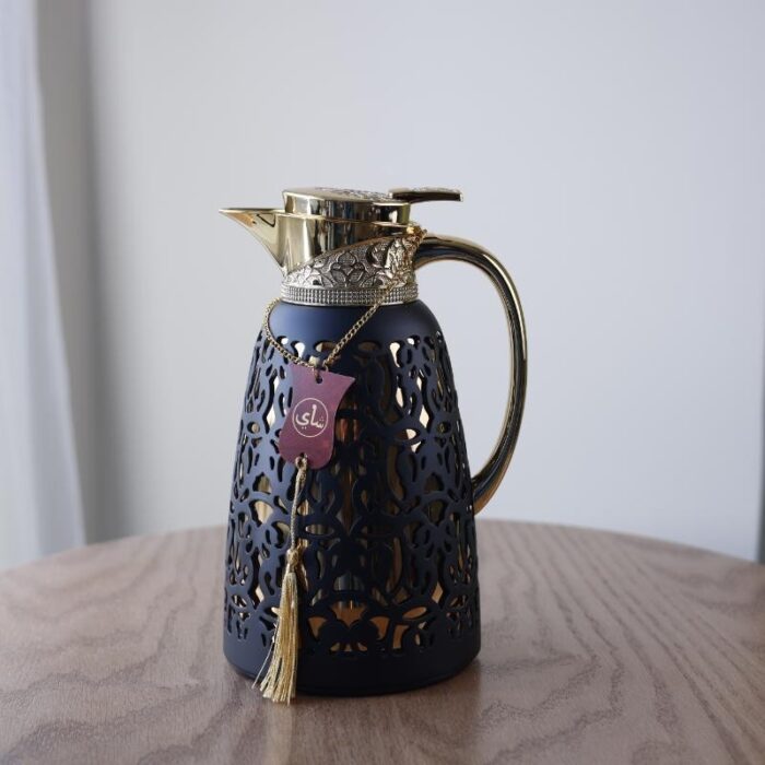 ⁦تيرموس ذهبي مزخرف اسود سعة لتر⁩ - الصورة ⁦2⁩