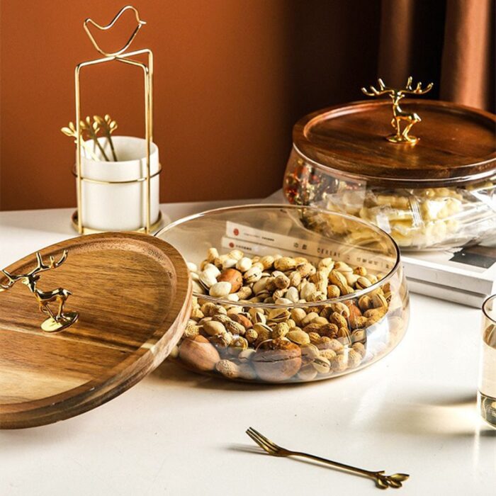 ⁦مضيفة مع وعاء زجاجي وغطاء خشب وممسك غزال ذهبي لتقديم التمر والمعمول 18 قطر وعاء ارتفاع 6 الغطاء قطره 18⁩ - الصورة ⁦9⁩