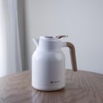 ⁦تيرموس مع ايد خشب بامبو سعة 1.5 لتر⁩ - الصورة ⁦2⁩