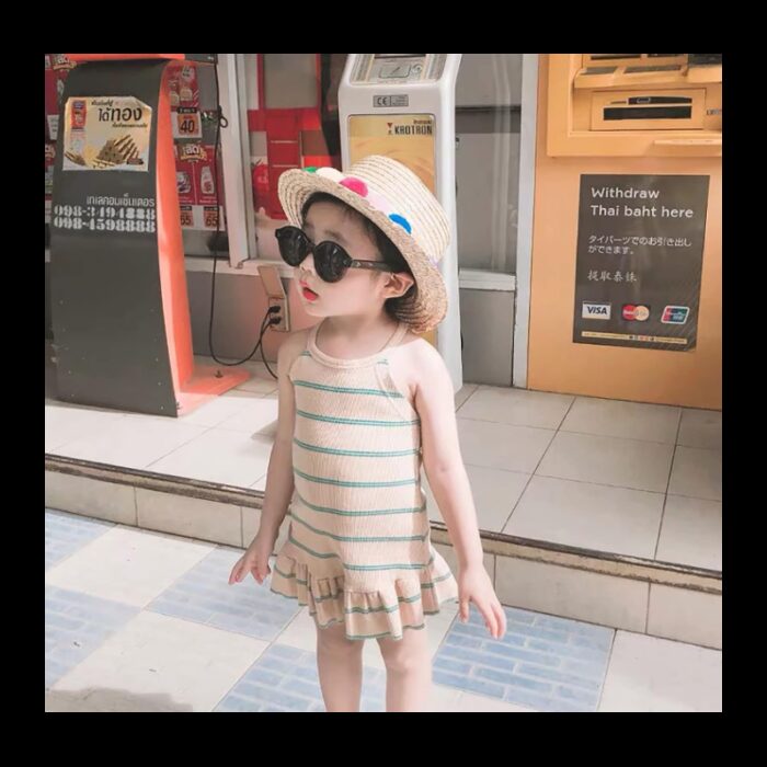 ⁦فستان صوف للأطفال لون بيج⁩ - الصورة ⁦2⁩