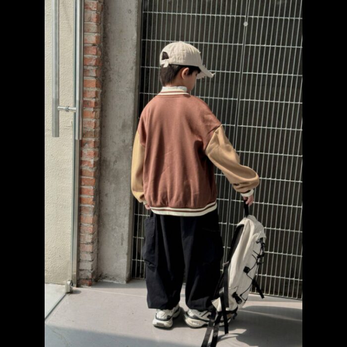 ⁦جاكيت ولادي لون بني وبيج⁩ - الصورة ⁦2⁩