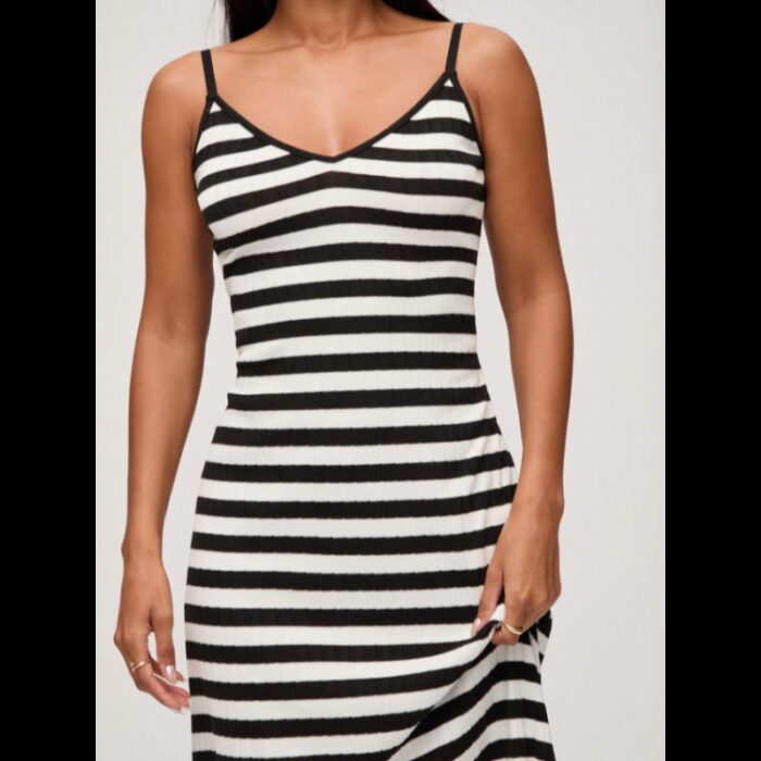 ⁦فستان بلا أكمام للنساء مخطط أسود وأبيض⁩ - الصورة ⁦3⁩