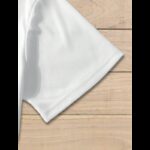 ⁦تيشيرت بباقة رقبة دائرية للرجال لون ابيض⁩ - الصورة ⁦3⁩