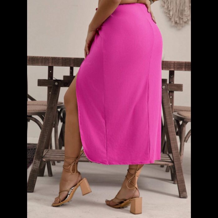⁦تنورة بفتحة طويلة للنساء لون فوشي⁩ - الصورة ⁦2⁩