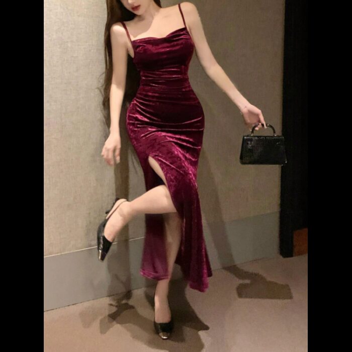 103378657_67de15c66a9ca فستان مخمل قصة ضيقة للنساء لون خمري - الصورة 1