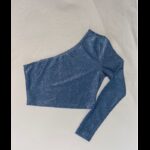 بلوزة نص كتف للنساء لون أزرق