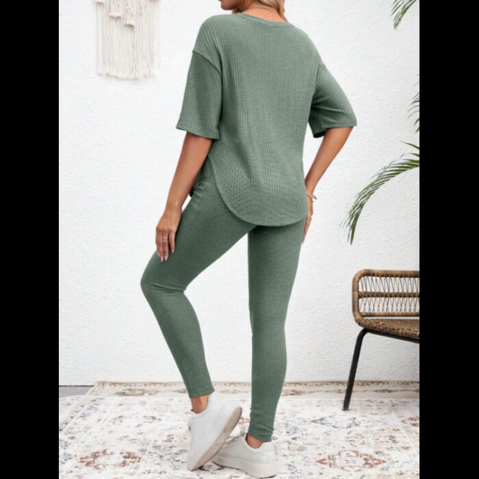 ⁦طقم ستاتي صوف ناعم للحوامل لون زيتي⁩ - الصورة ⁦2⁩