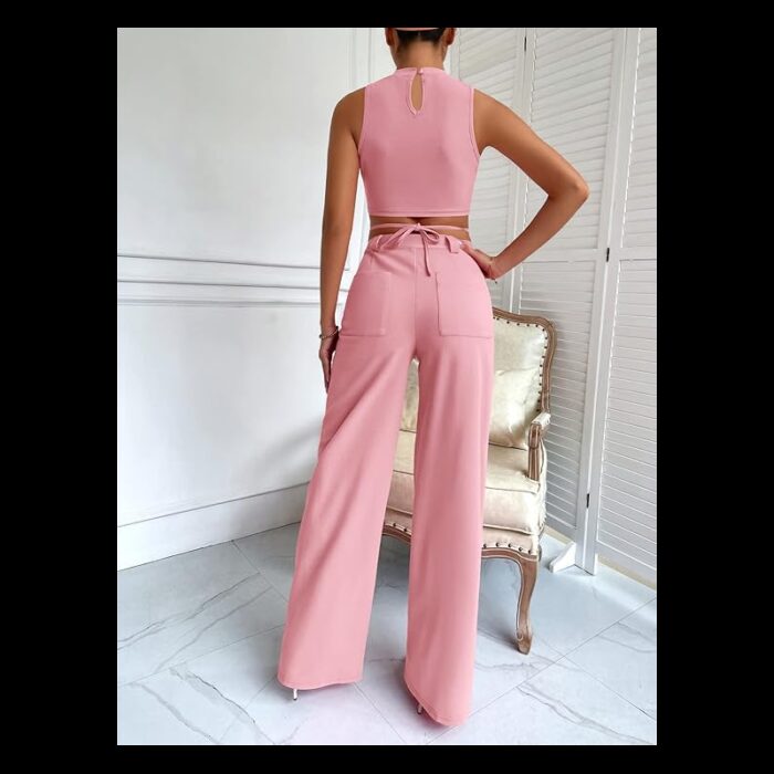 ⁦طقم مكون من قطعتين توب قصير وبنطلون واسع الساق للنساء لون زهري⁩ - الصورة ⁦2⁩