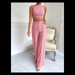 ⁦طقم مكون من قطعتين توب قصير وبنطلون واسع الساق للنساء لون زهري⁩ - الصورة ⁦6⁩