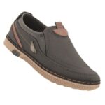 ⁦حذاء كاجوال للأطفال لون أسود ونعل بني⁩ - الصورة ⁦7⁩