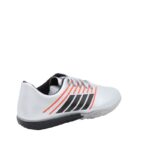 ⁦حذاء رياضي للأطفال لون أبيض و أسود وبرتقالي⁩ - الصورة ⁦6⁩