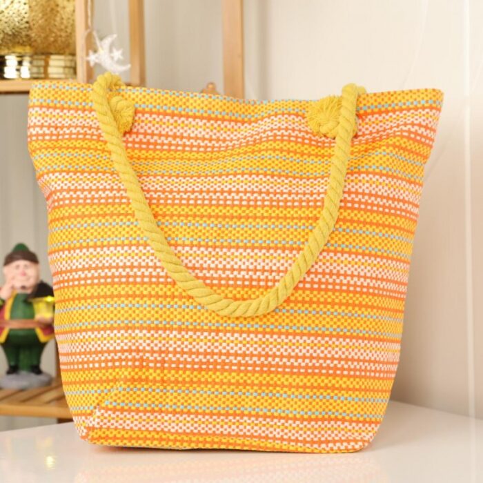 103378887_67de17b9409ad شنطة يد قماش للرحلات لون اصفر وبرتقالي - الصورة 1