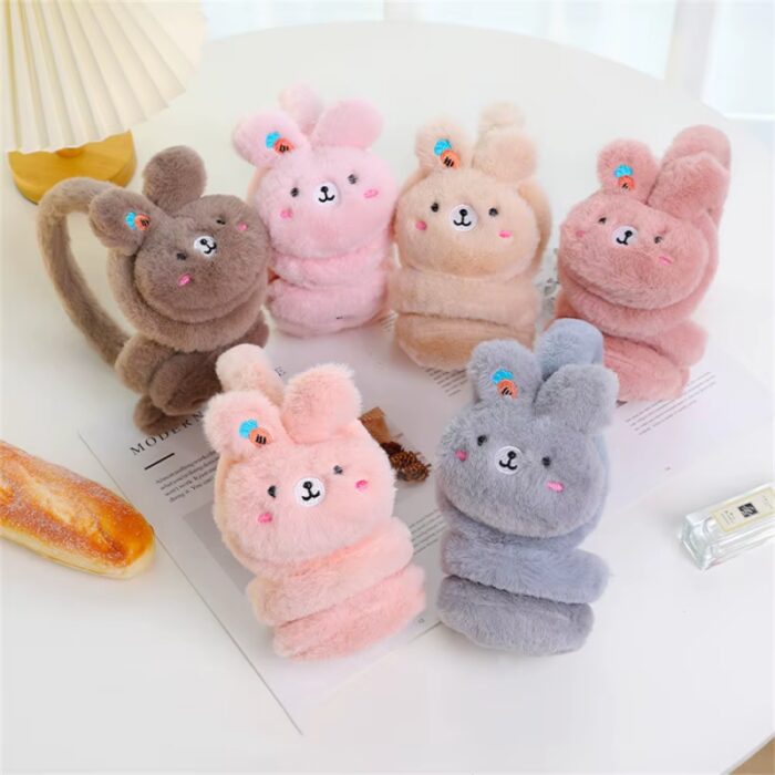 103378898_67de17cf4e9f6 سدادة أذن فرو بتصميم ارنب - الصورة 1