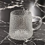 كاسة شفافة مع مقبض